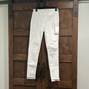 Carve designs white Alma Jean